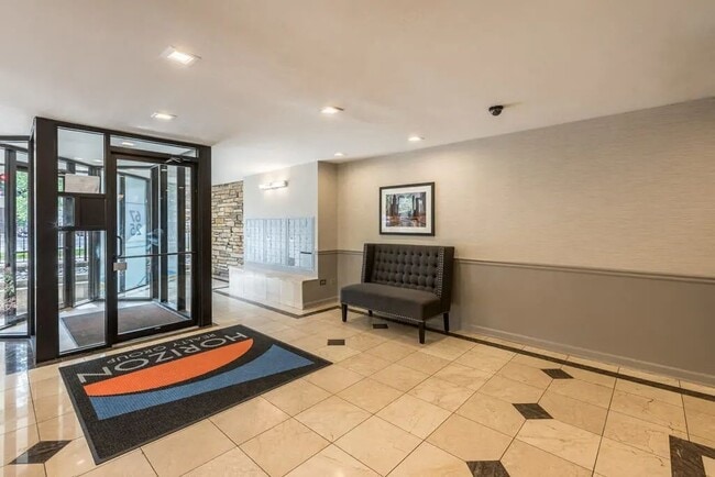 Foto del edificio - 6725 N Sheridan Rd