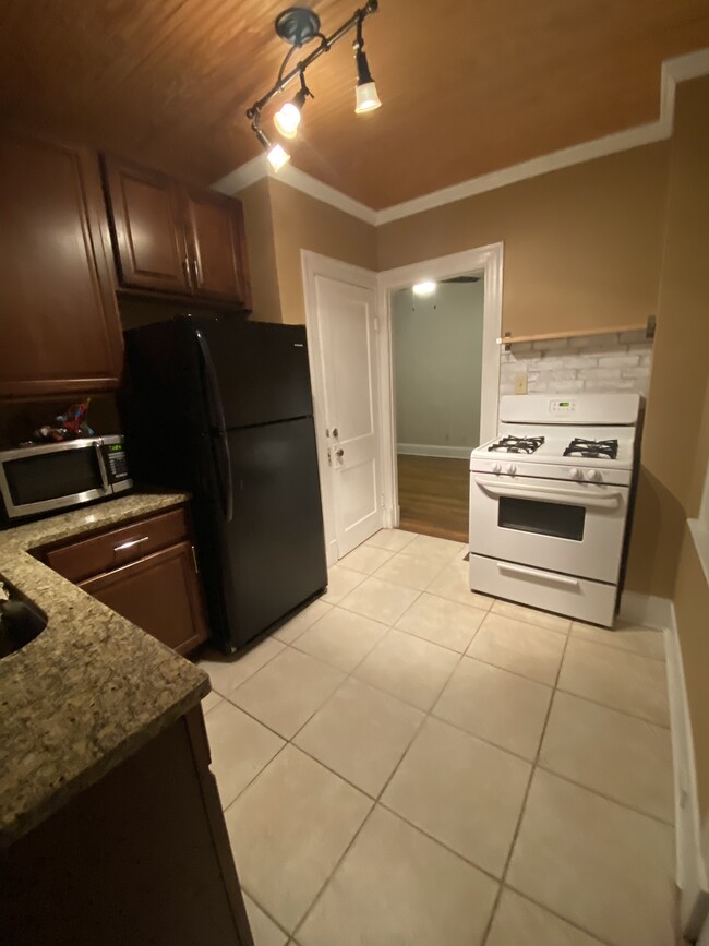 Kitchen with backyard entrance - 136 Fairfield Ave