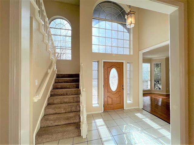 Building Photo - 705 Pine Lakes Dr