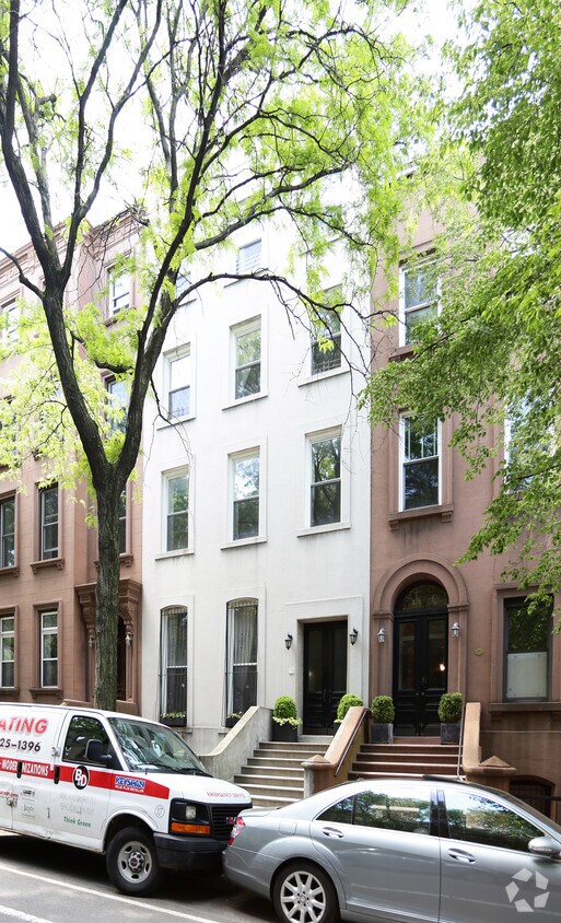 Primary Photo - 376 Clinton St