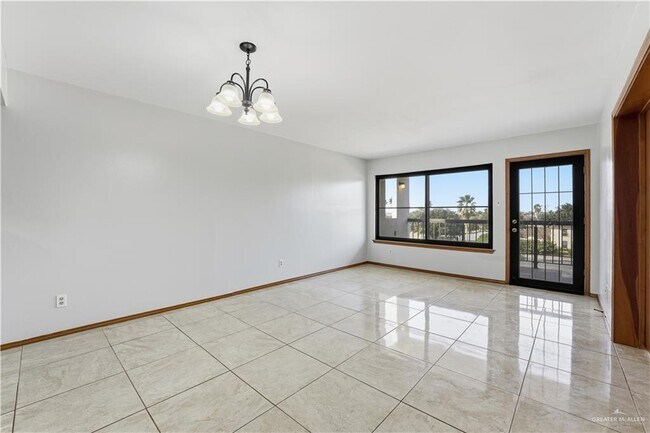 Foto del edificio - 16 Ashley Dr