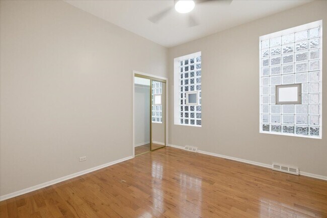 Foto del edificio - 1609 N Wood St