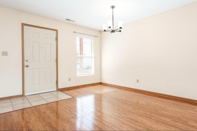 Foto del edificio - 5874 Beechwood Dr