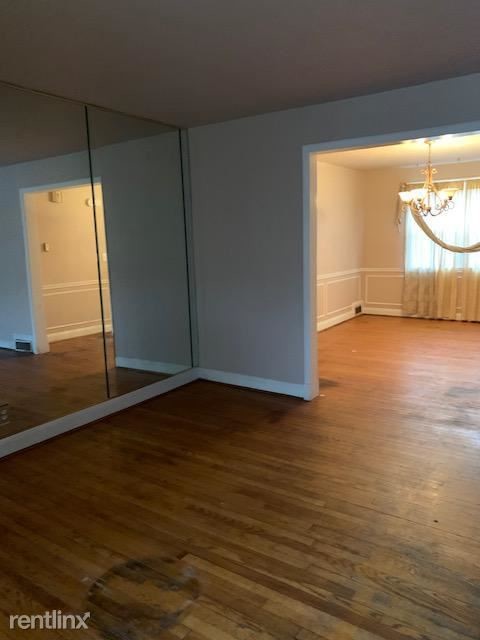 Building Photo - 3 br, 1.5 bath Townhome - 1537 Shadyside Rd