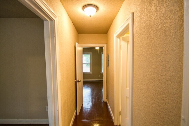 Foto del edificio - 930 Poinsettia St