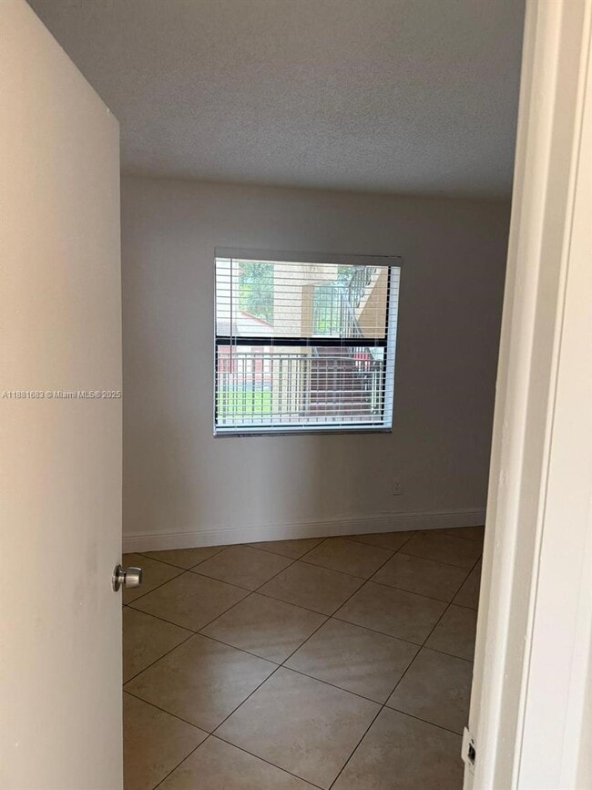 Foto del edificio - 3399 Foxcroft Rd