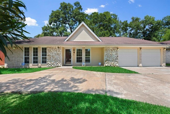 Foto del edificio - 14419 Woodforest Blvd