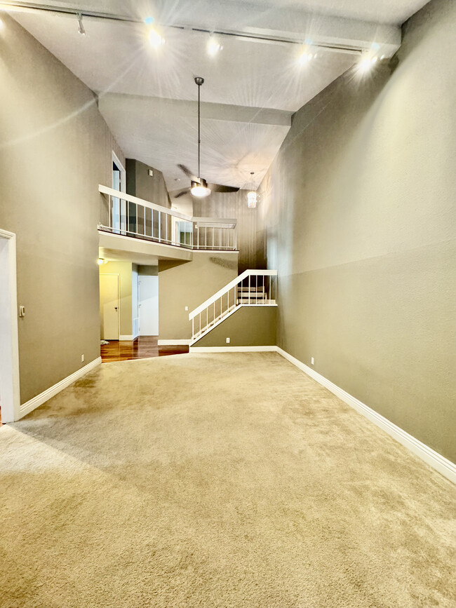 Building Photo - 8163 Mission Vista Dr