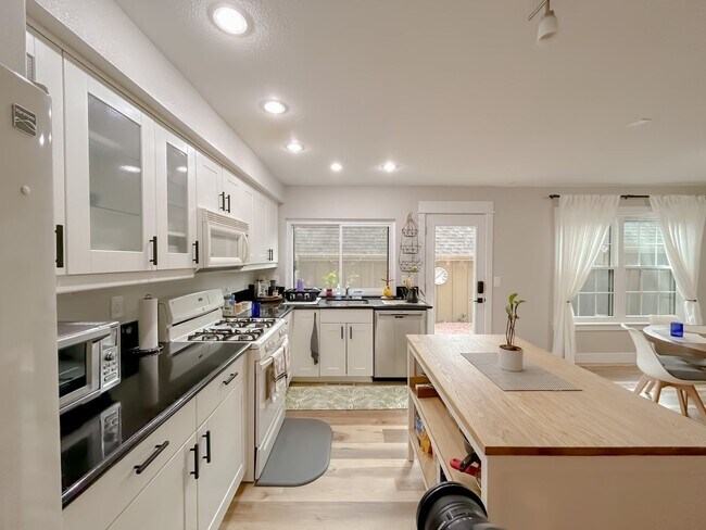 Foto del edificio - Townhome in the Cherry Creek School District!