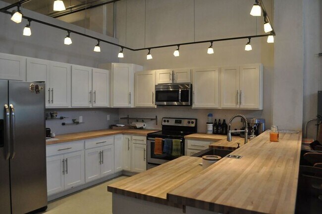Foto del edificio - 120 W Marshall St