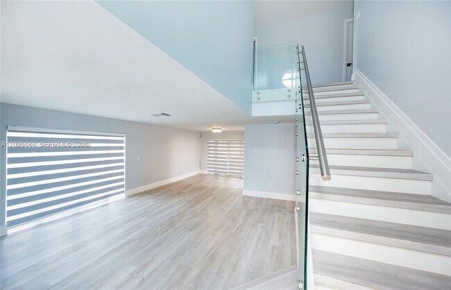 Foto del edificio - 18660 NW 78th Ave