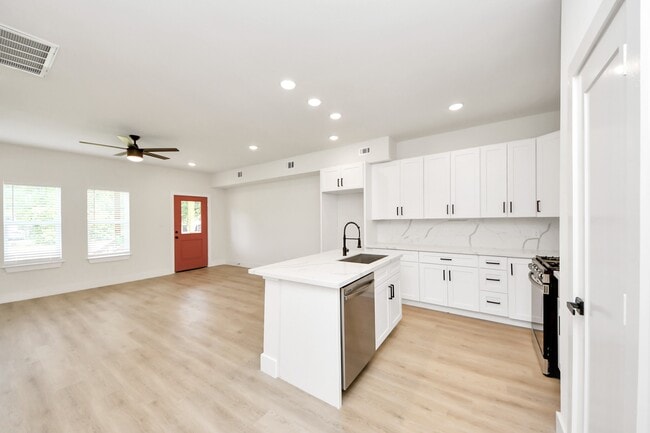 Building Photo - 1316 W Willis St