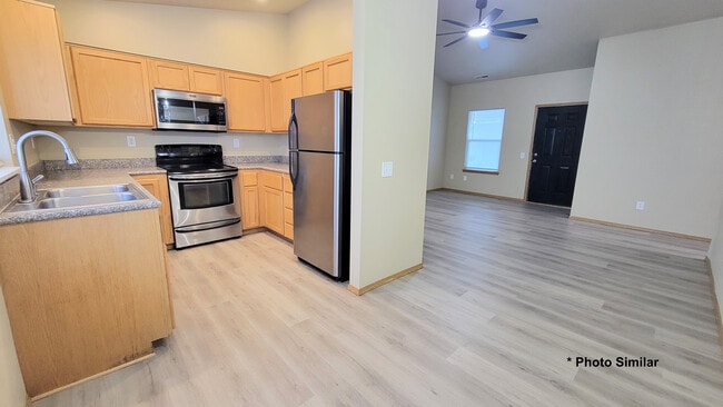 Building Photo - 213 S Dewey Ave