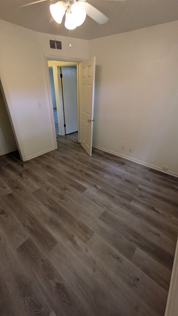 Foto del edificio - 5773 N 94th St