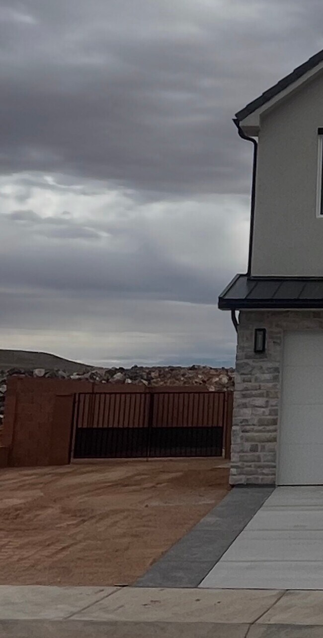 Building Photo - 2823 W 310 N