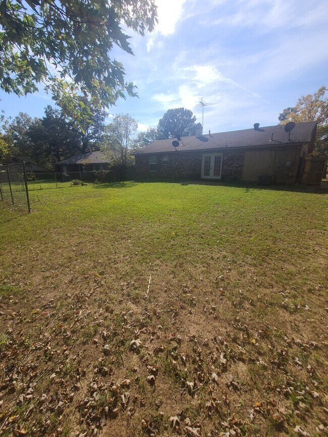 Foto del edificio - 7384 Eastover Dr