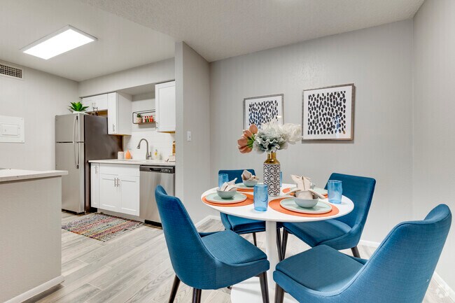 Interior Photo - Paseo 51