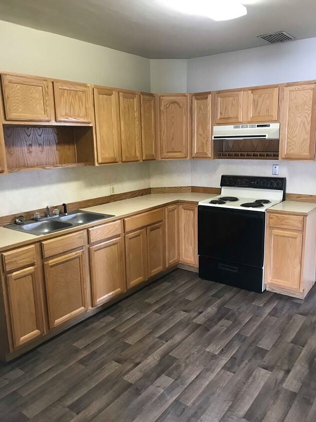 Primary Photo - 120 N Idaho St