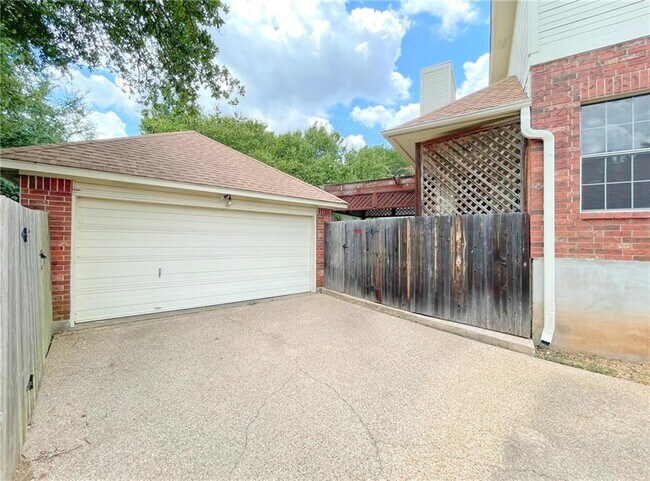 Foto del edificio - 10915 Enchanted Rock Cove
