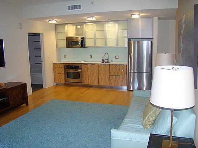 Building Photo - Gorgeous Condo in East Village!