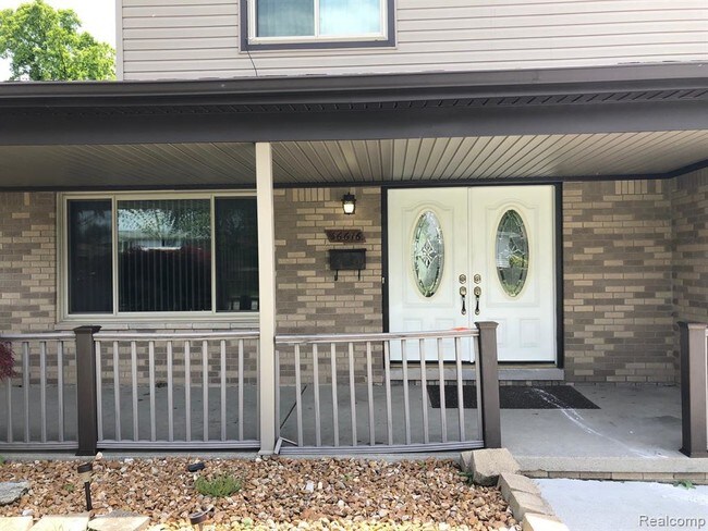 Building Photo - 36616 Waltham Dr