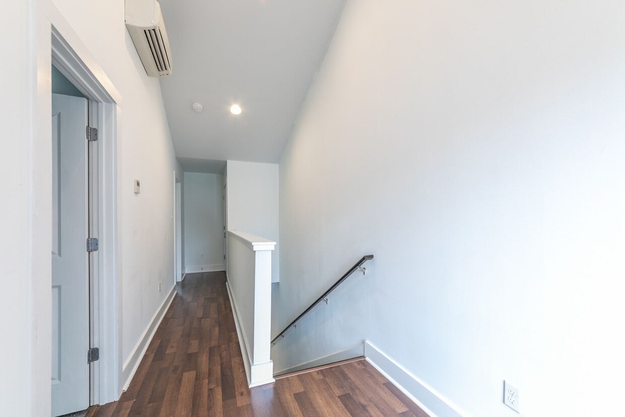 Building Photo - Minutes from UL