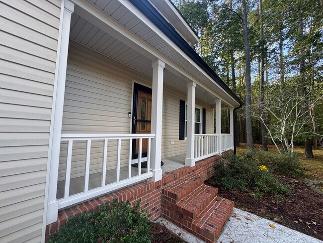 Building Photo - 3BR/2.5BA Home on 1 Acre in Spring Lake