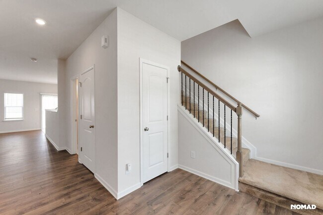 Building Photo - Spacious 3BR/2.5BA Townhome for Rent in De...