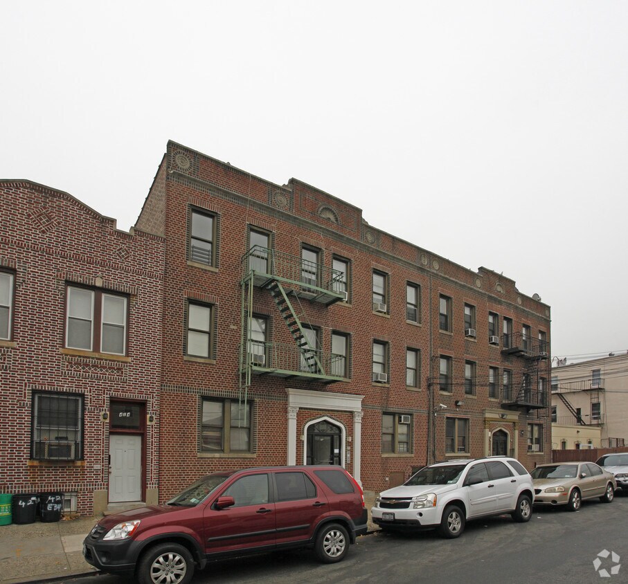 Primary Photo - 422 E 34th St