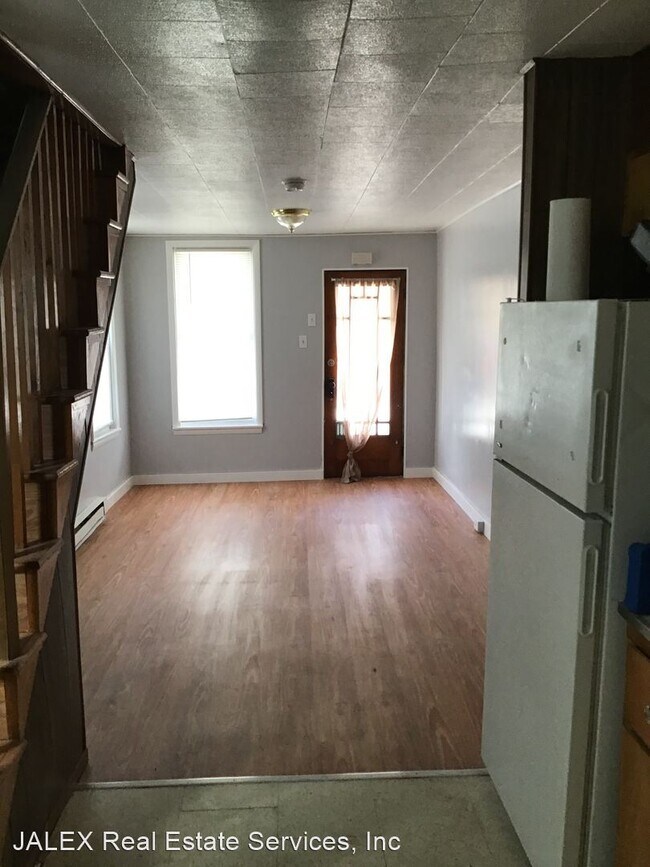 Building Photo - 2 br, 1 bath House - 124 N Penn St