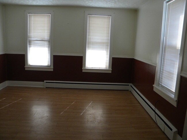 Livingroom - 209 N Grand St