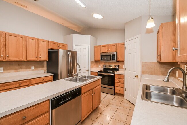 Building Photo - 12451 Glenn Hollow Dr