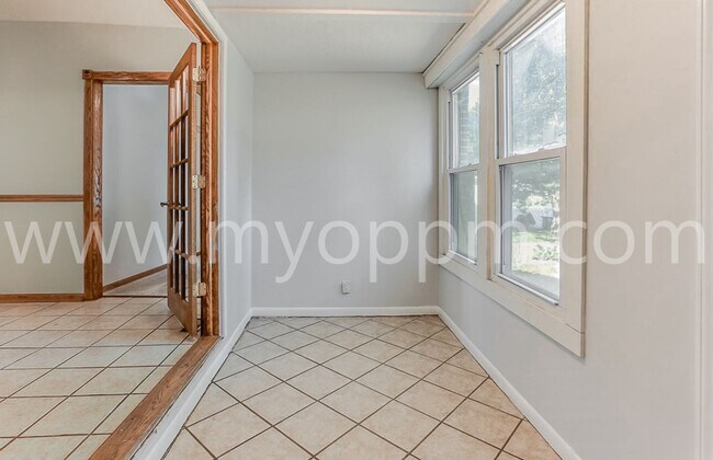 Foto del edificio - Beautiful 2 Bedroom / 1 Bathroom Home | Ne...