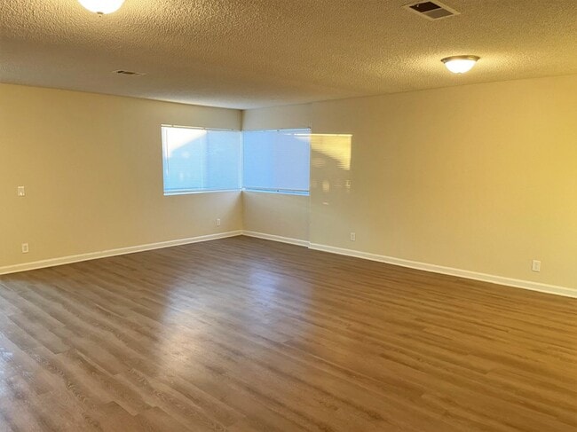 Building Photo - 1241 Lookout Dr