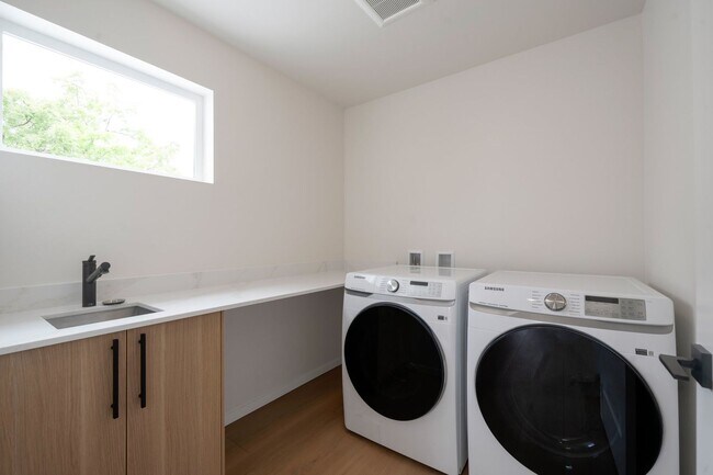 Foto del edificio - Beautiful new construction home in Pacific...