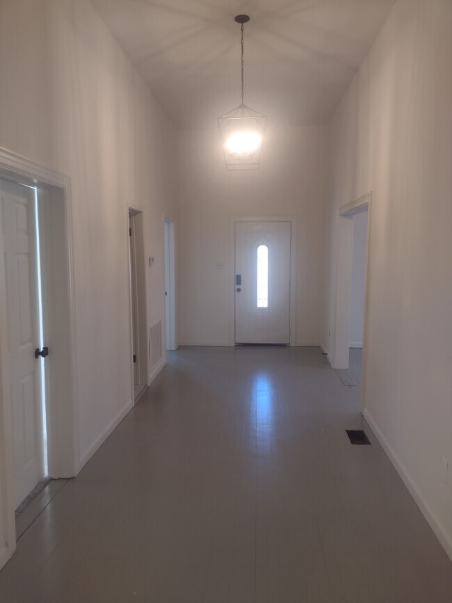 Vestíbulo de entrada - 219 Sanford Ave
