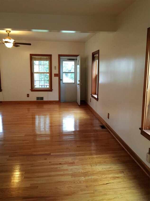 138 W Sawyer Pl, Rochester, NY 14619 Townhouse for Rent in Rochester