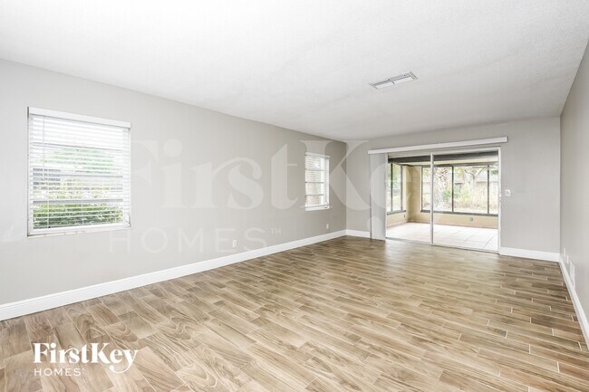 Foto del edificio - 957 Bayward Ct