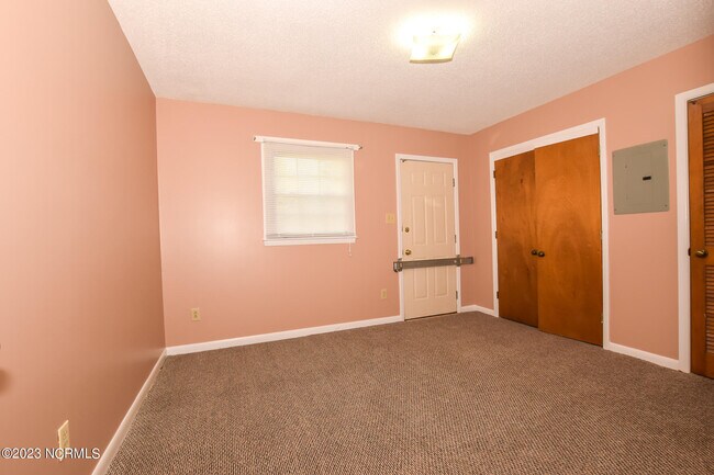 Building Photo - 1621 Halltown Rd