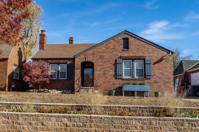 Building Photo - 3 Bed / 2 Bath Near Cherry St!