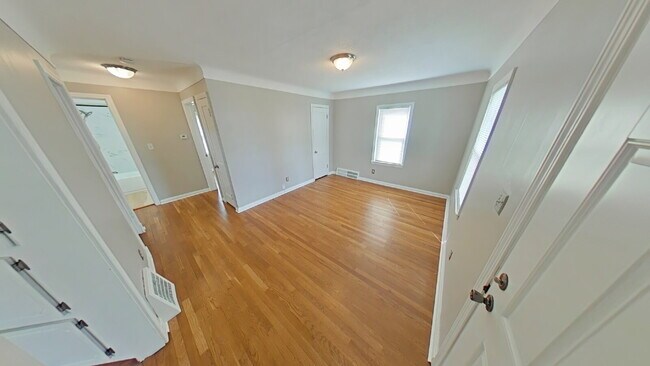 Foto del edificio - "3-Bed Haven with Granite Touches in St. Clair Shores – Perfect for Cozy Living!"
