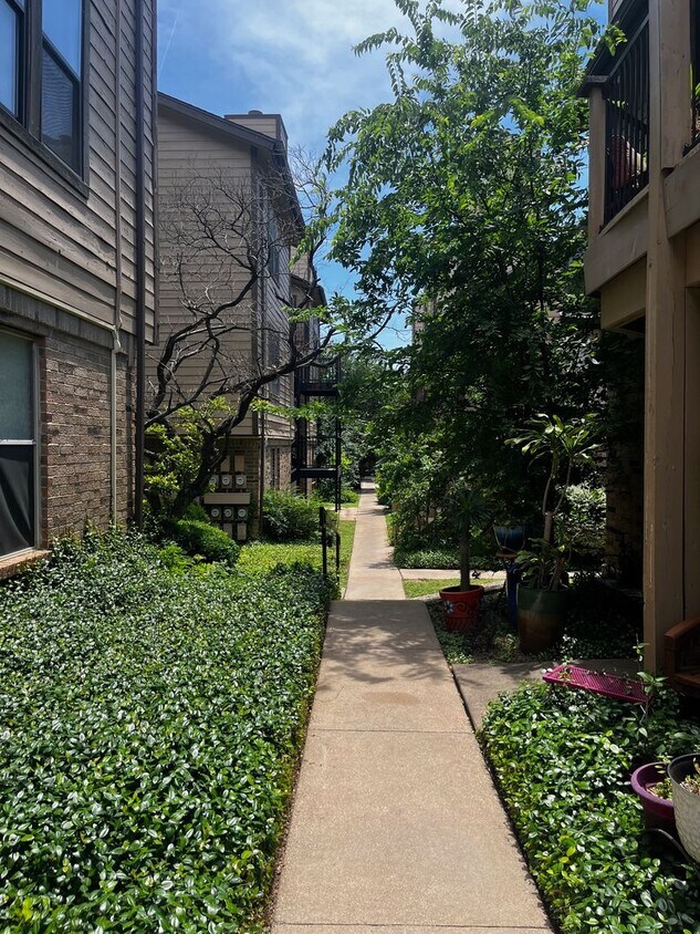 Foto principal - 5608 Cougar Dr