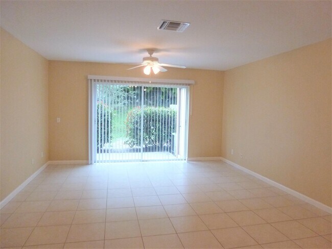 Building Photo - 1704 Lakeview Dr W