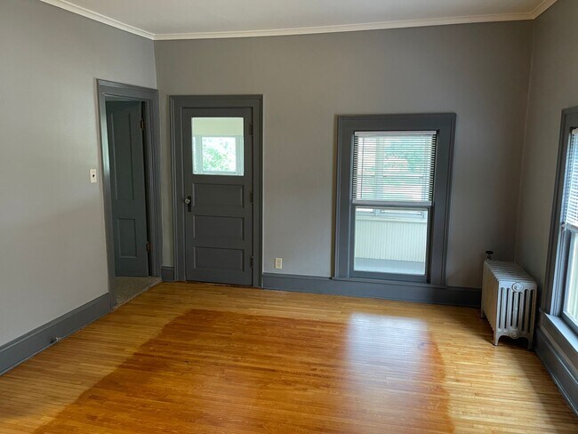 Building Photo - Elmwood, 1014