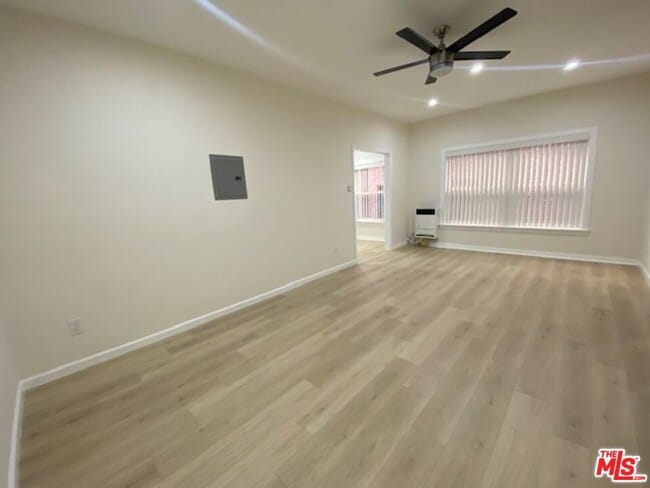 Foto del edificio - 814 S Hobart Blvd