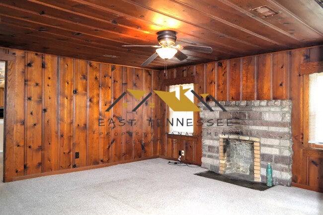 Foto del edificio - 1851 Pine Ridge Rd