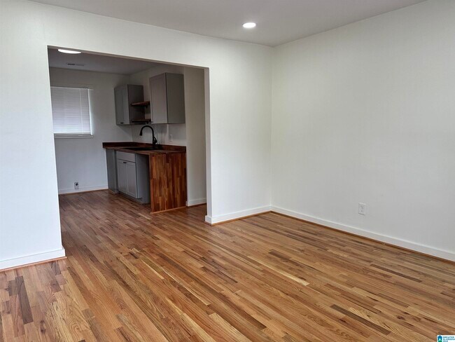 Foto del edificio - 2428 21st Ave N