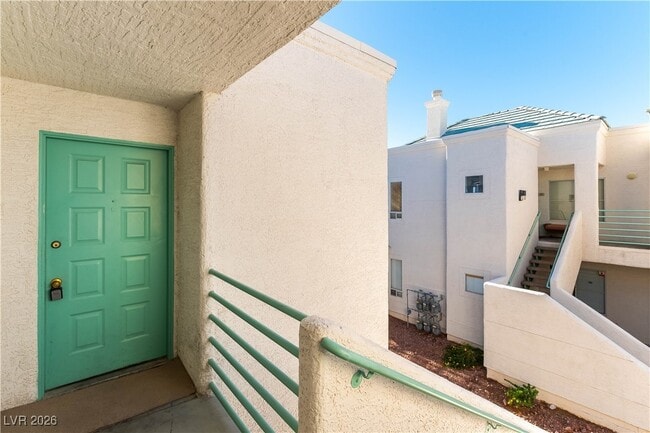 Building Photo - 7100 W Pirates Cove Rd