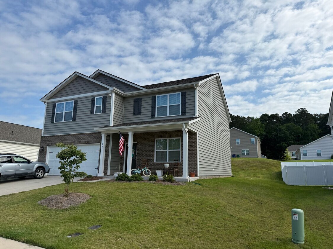 Foto principal - Like New Beautiful Home in Locust!
