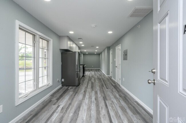Foto del edificio - 796 Amboy Ave
